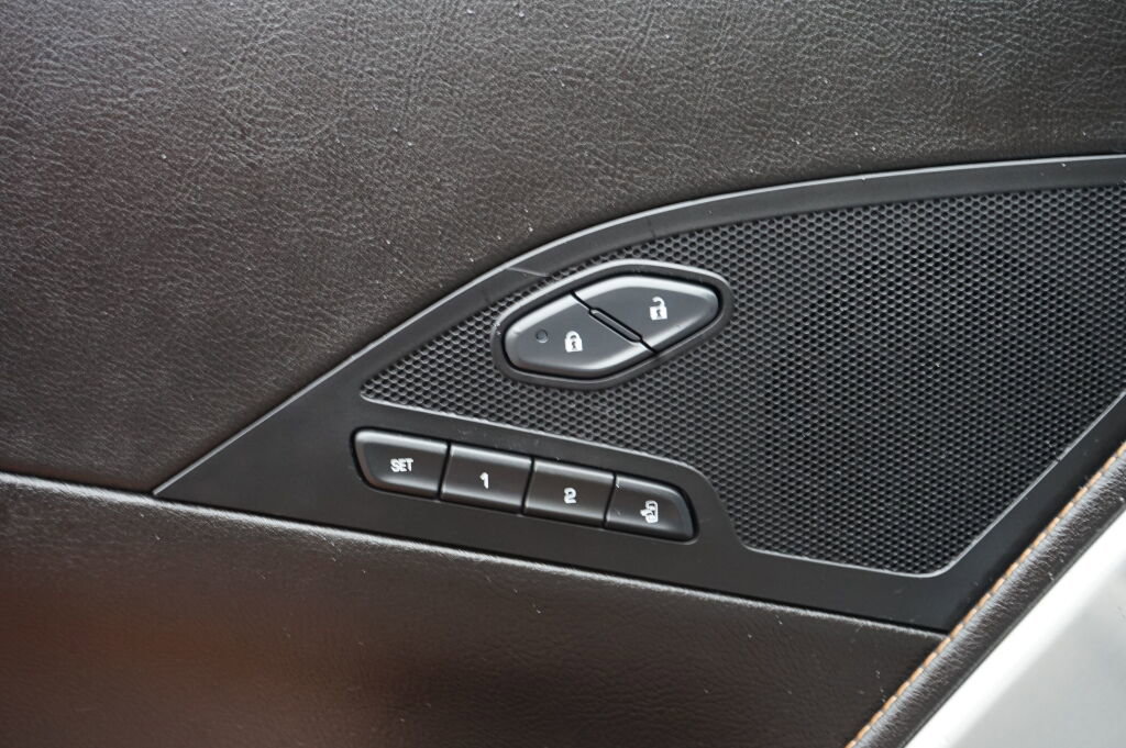 Used 2015 Chevrolet Corvette Stingray Coupe w/ 2LT Preferred Equipment Group image 19