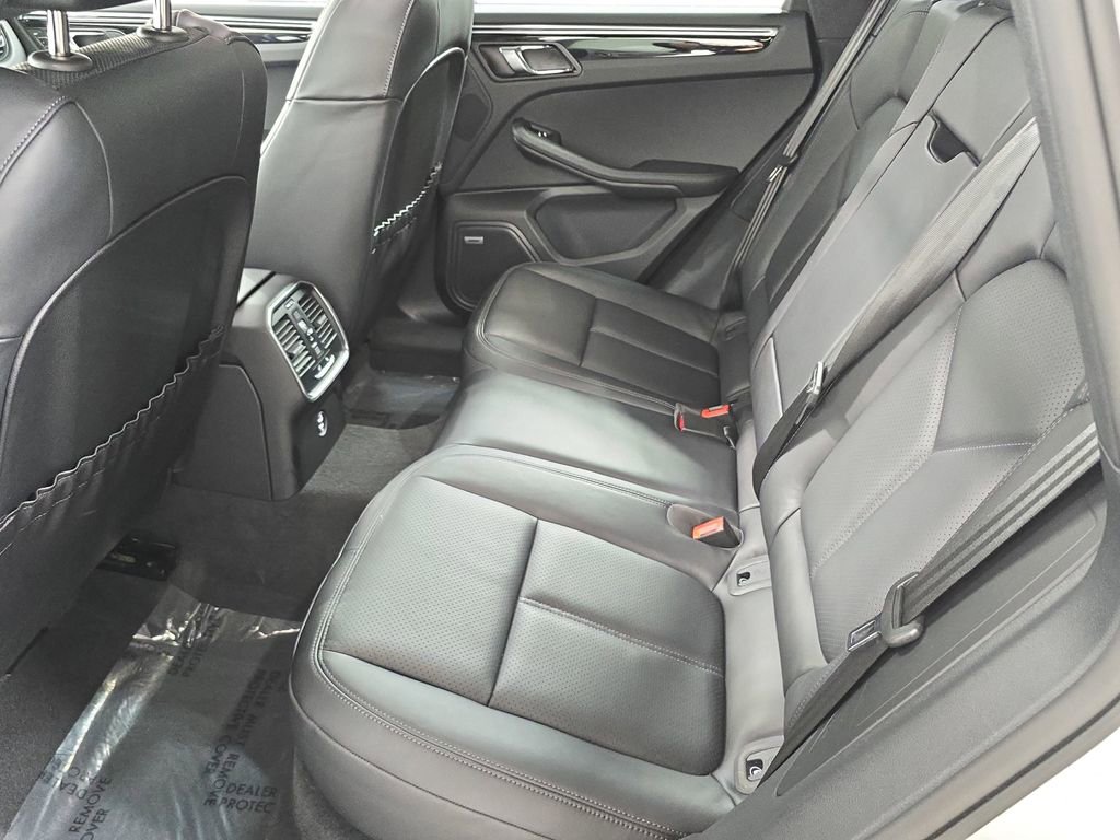 Certified 2025 Porsche Macan image 24