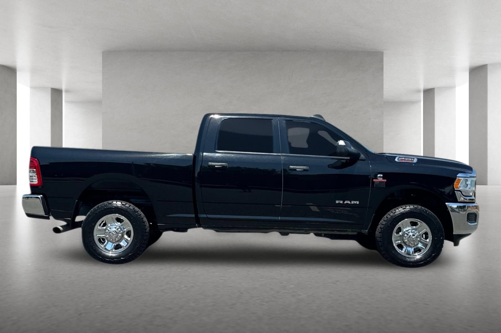 Used 2022 RAM 2500 Big Horn AWD/4WD image 3