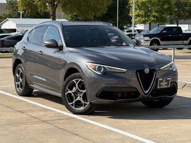 Used 2023 Alfa Romeo Stelvio Ti AWD/4WD image 2