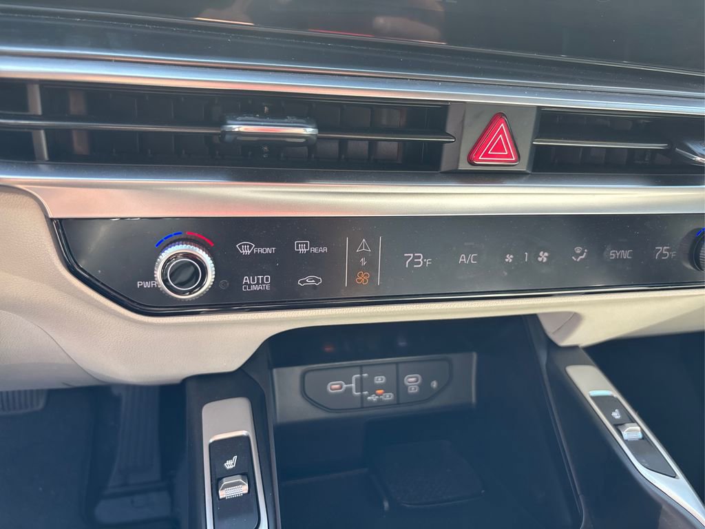 Certified 2025 Kia Sorento S image 28