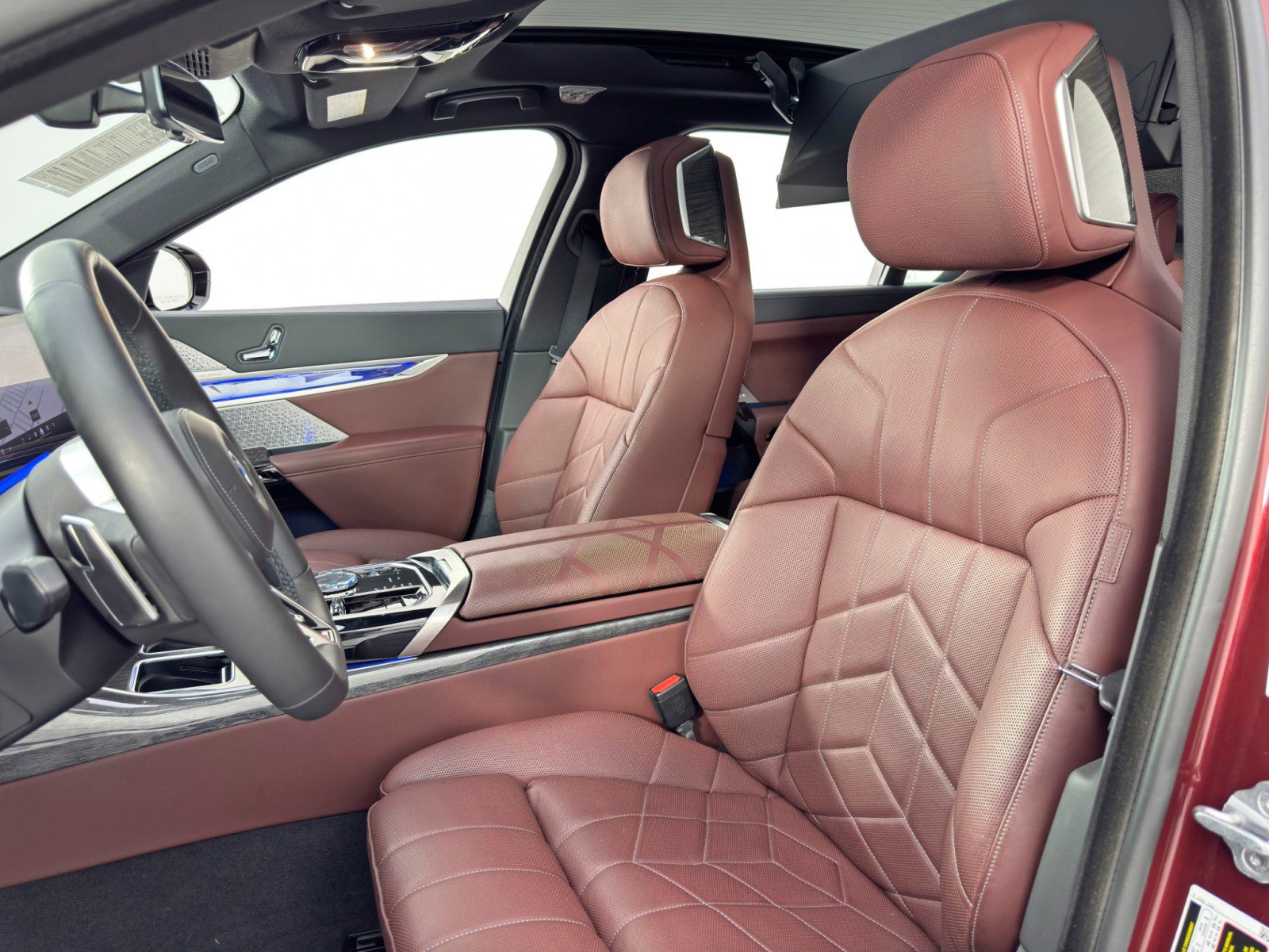 Used 2024 BMW i7 xDrive60 image 53