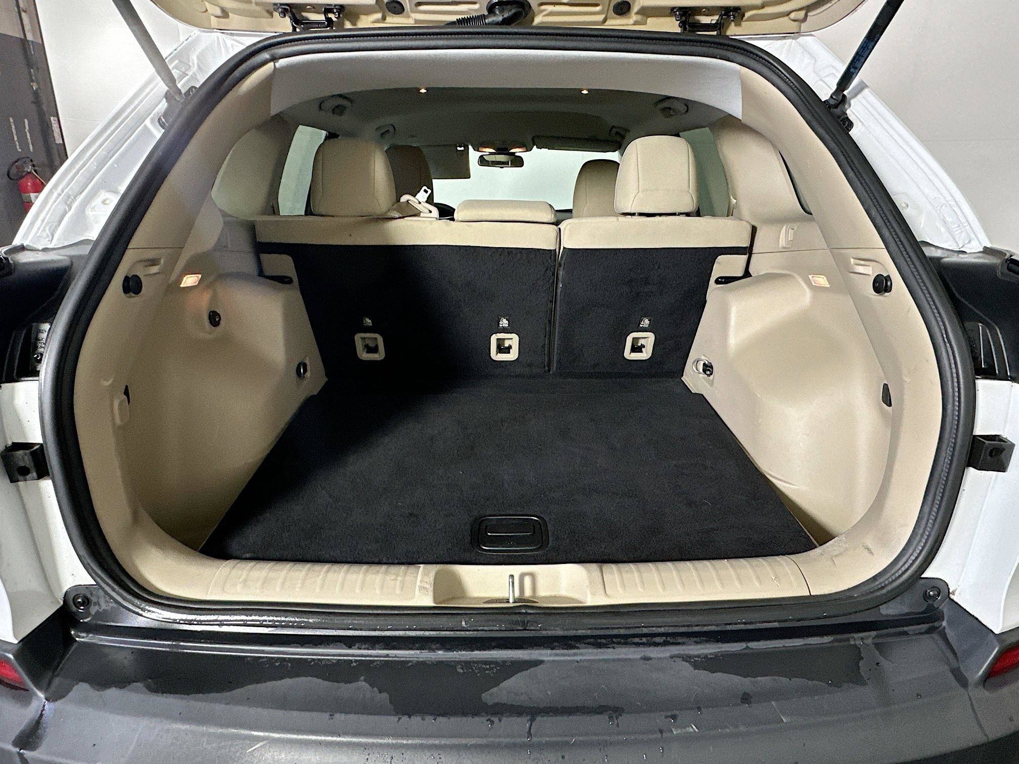 Used 2019 Jeep Cherokee Latitude w/ Popular Appearance Group image 26