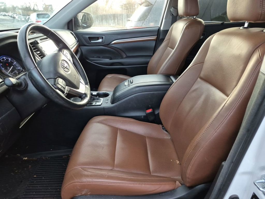 Used 2017 Toyota Highlander Limited w/ Protection Package #3 image 4