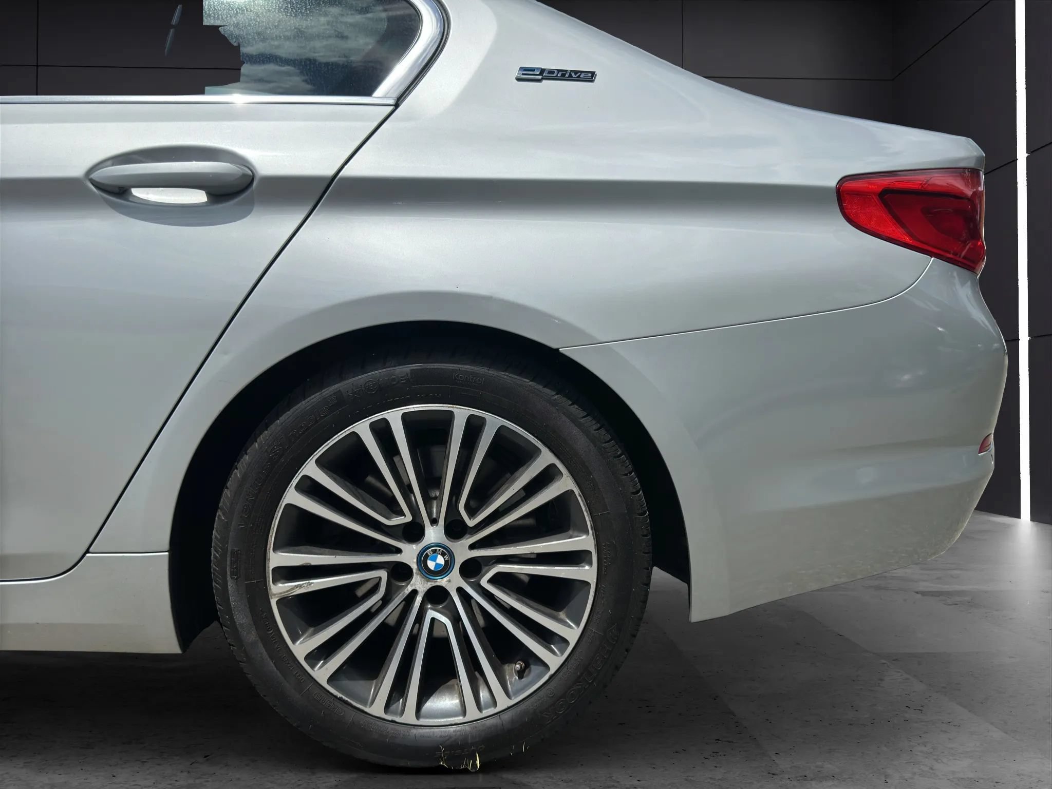 Used 2019 BMW 530e xDrive w/ Convenience Package AWD/4WD image 21