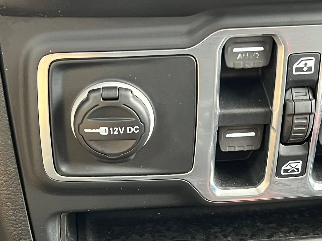 Used 2018 Jeep Wrangler Unlimited Sahara image 27
