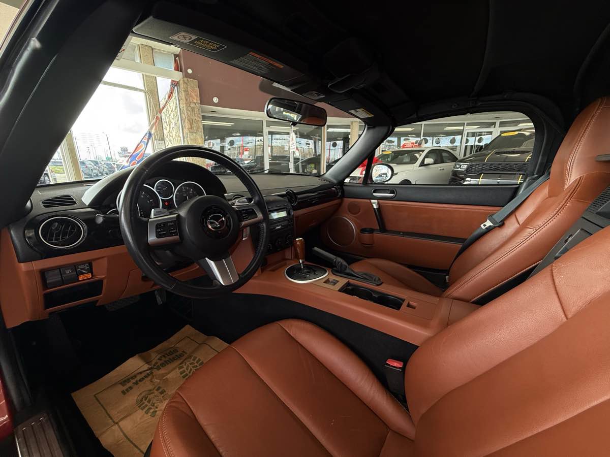 Used 2006 MAZDA MX-5 Miata Grand Touring w/ Premium Pkg RWD image 25