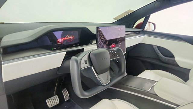 Used 2022 Tesla Model X Plaid image 19