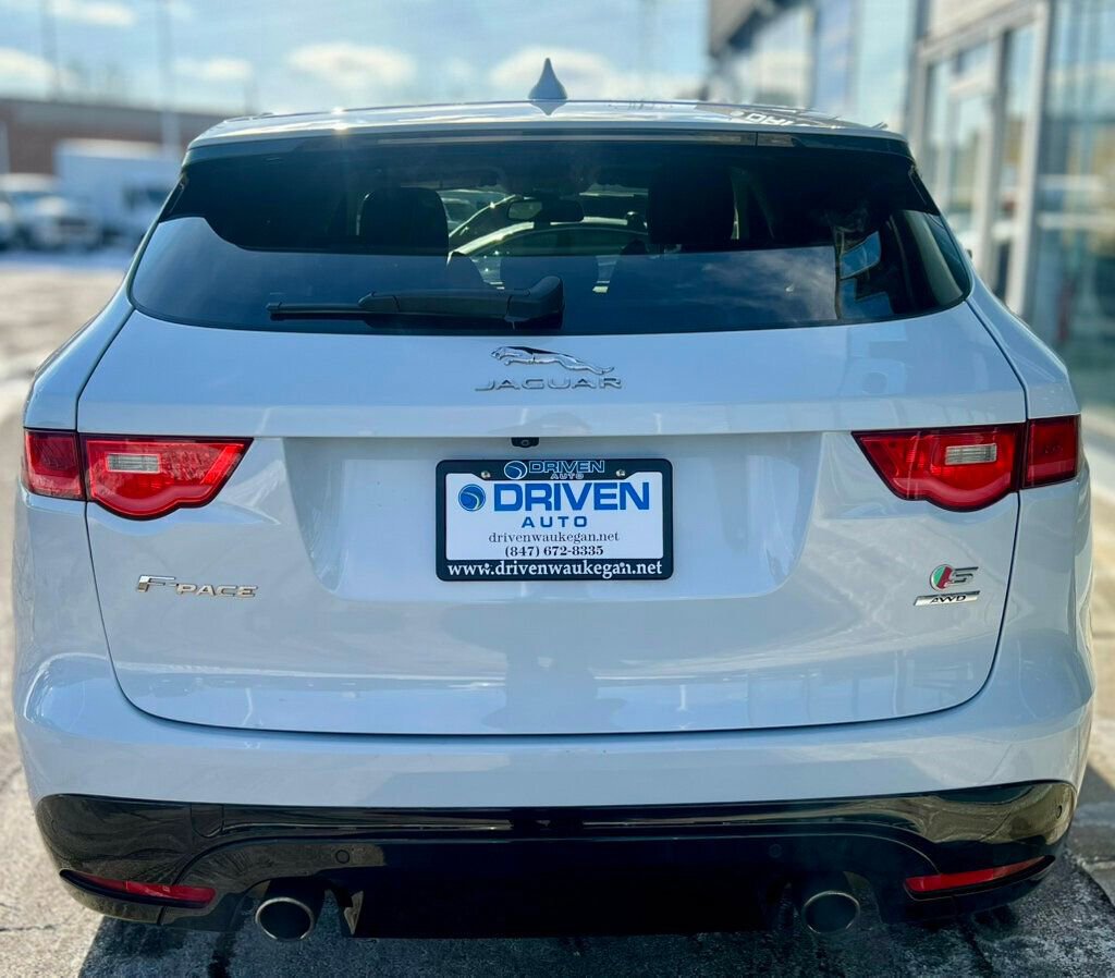 Used 2017 Jaguar F-PACE S image 4