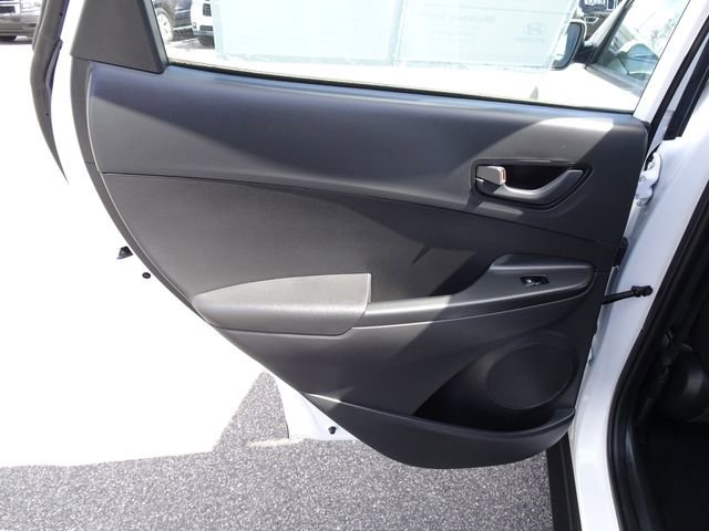 Used 2023 Hyundai Kona SE image 15