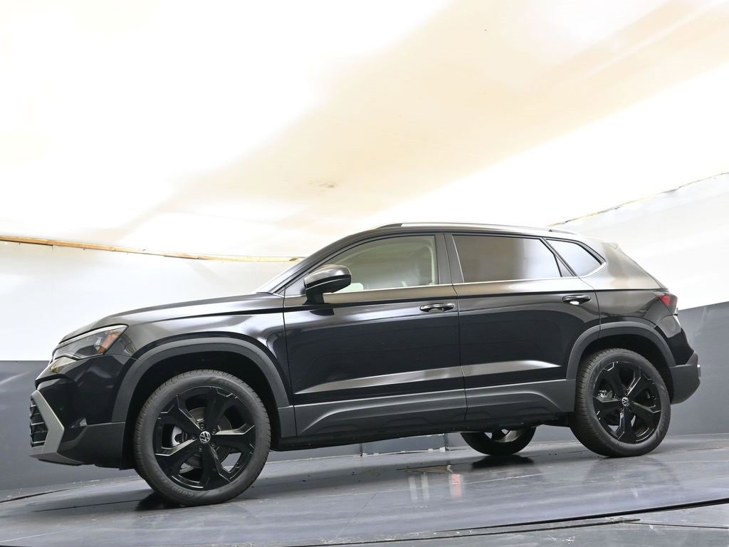 New 2025 Volkswagen Taos SEL image 38