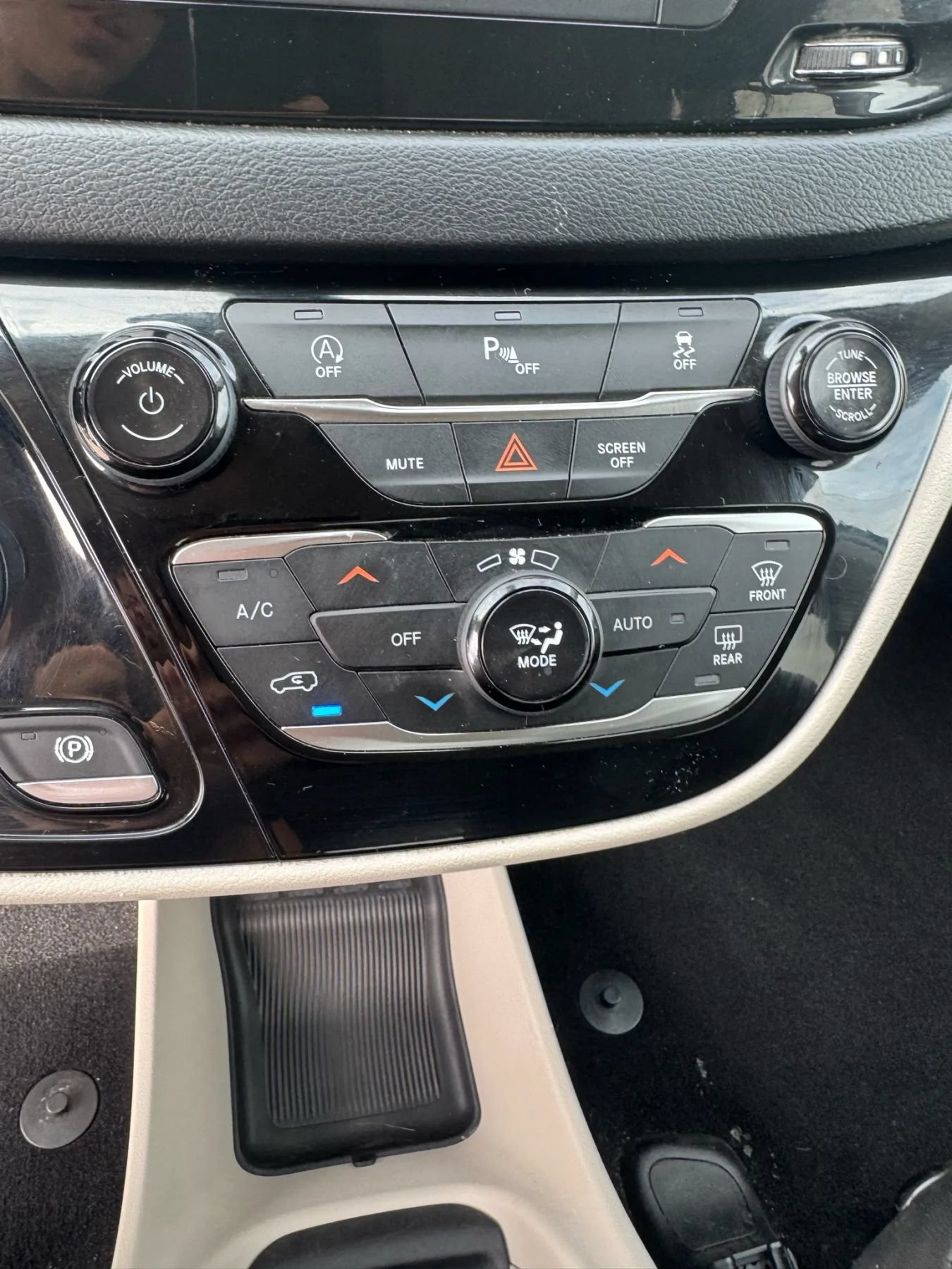Used 2019 Chrysler Pacifica Touring-L FWD image 12