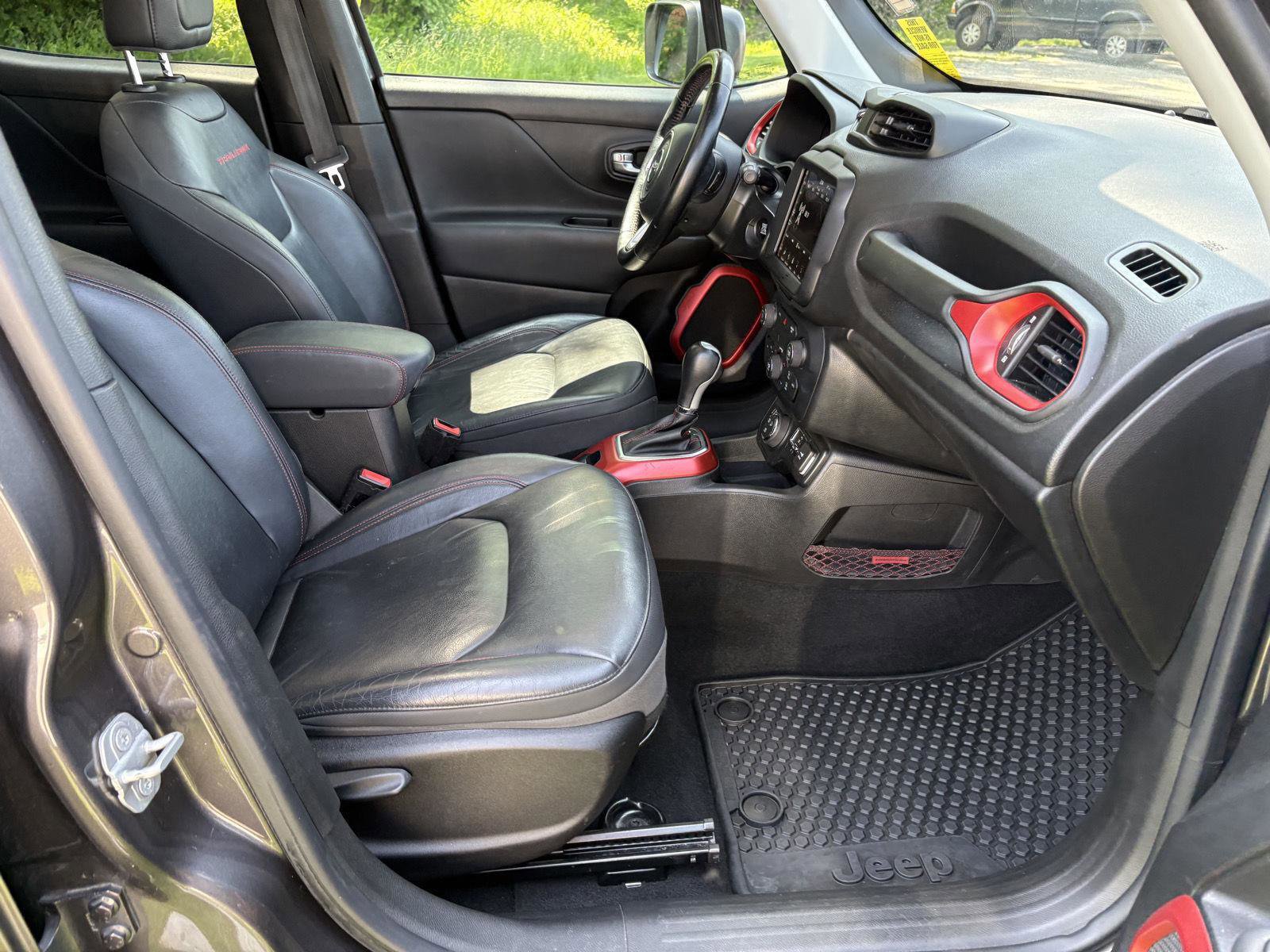 Used 2018 Jeep Renegade Trailhawk AWD/4WD image 19