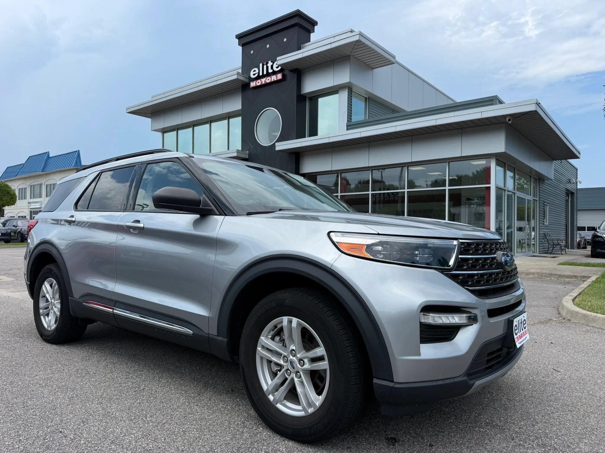 Used 2022 Ford Explorer XLT w/ Equipment Group 202A AWD/4WD image 1