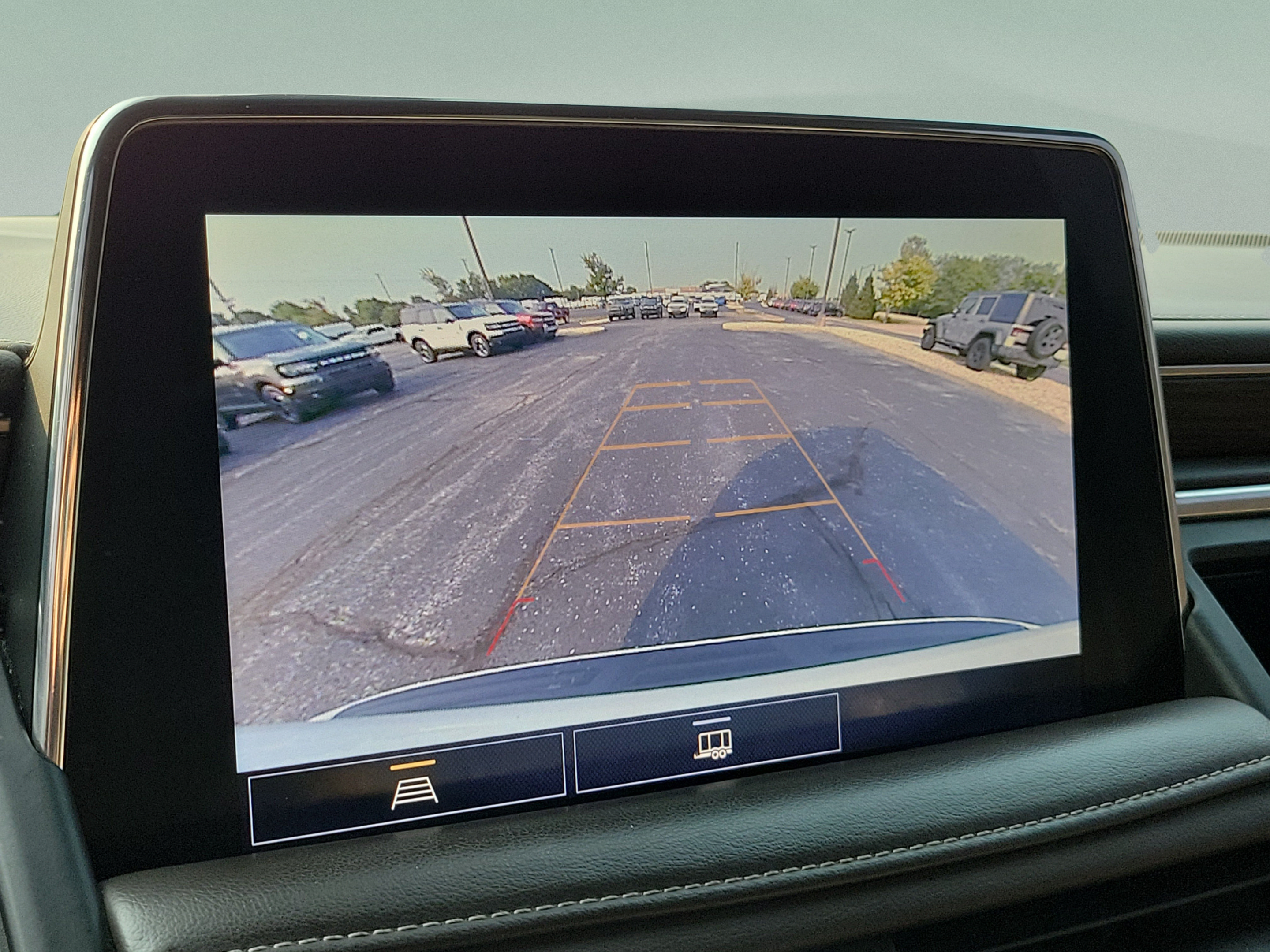 Used 2021 Chevrolet Suburban LT RWD image 26