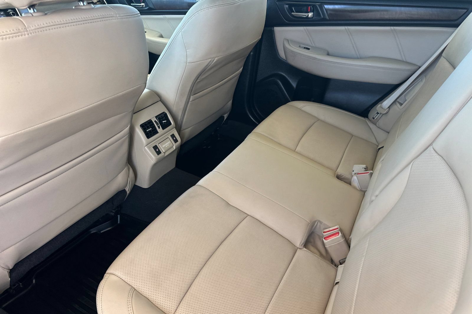 Used 2018 Subaru Outback 2.5i Limited AWD/4WD image 12