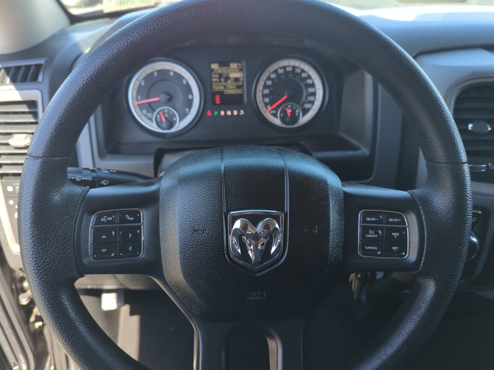 Used 2017 RAM 1500 Express image 9