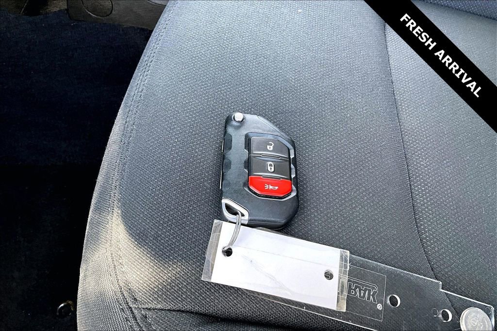 Used 2020 Jeep Wrangler Unlimited Sahara image 32