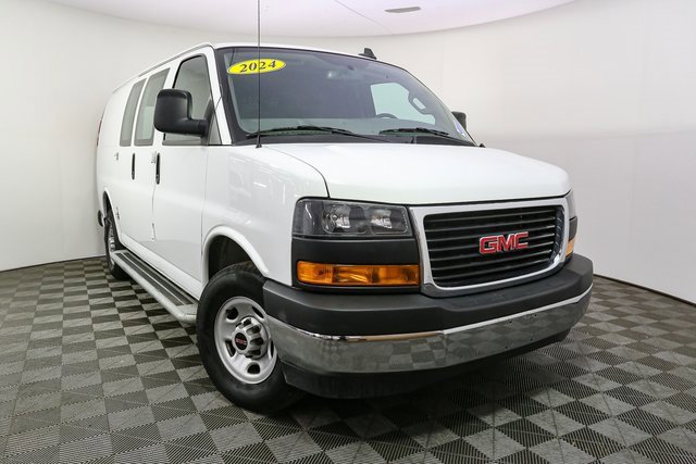 Used 2024 GMC Savana 2500 w/ Driver Convenience Package image 3