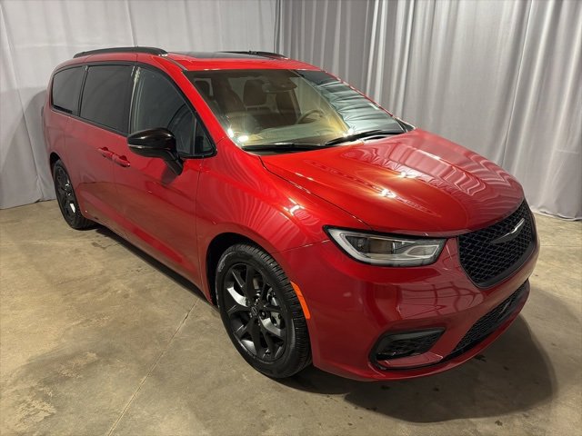New 2026 Chrysler Pacifica Limited w/ S Appearance Package image 5