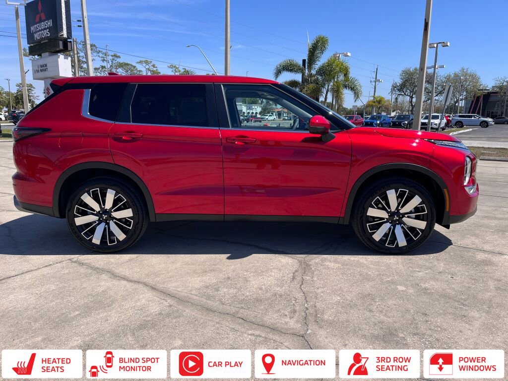 New 2025 Mitsubishi Outlander SE image 2