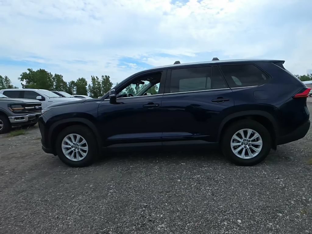 Used 2024 Toyota Grand Highlander AWD image 2