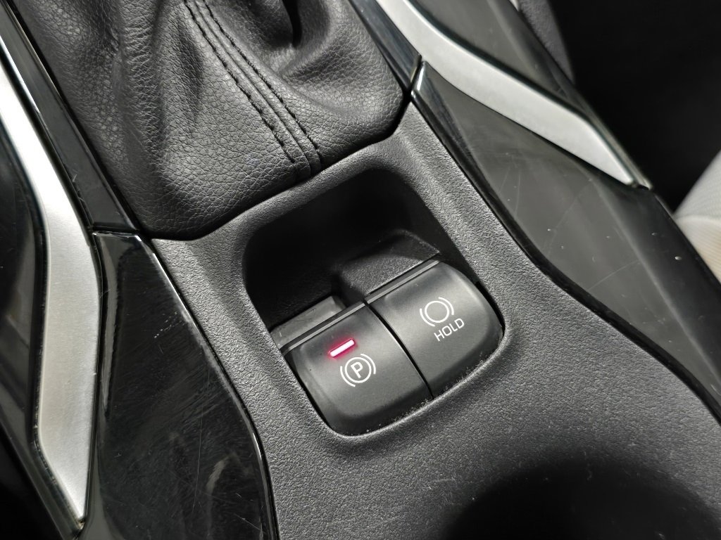 Used 2020 Toyota Corolla LE FWD image 30