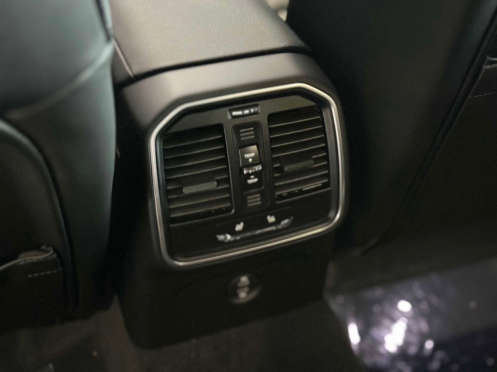 New 2026 Porsche Macan image 16