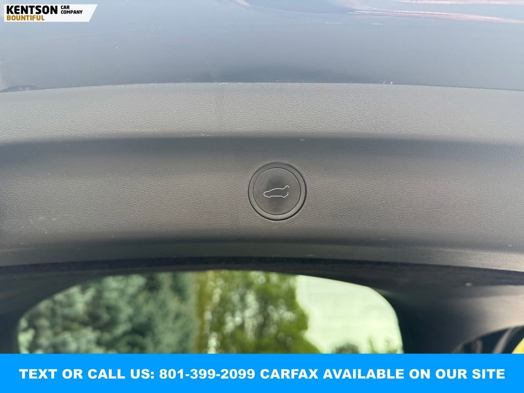 Used 2022 Tesla Model Y Performance AWD/4WD image 32