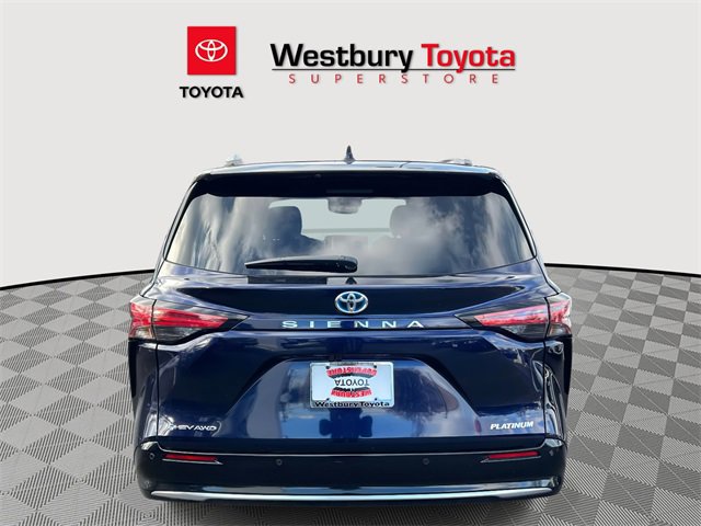 Used 2025 Toyota Sienna Platinum image 7