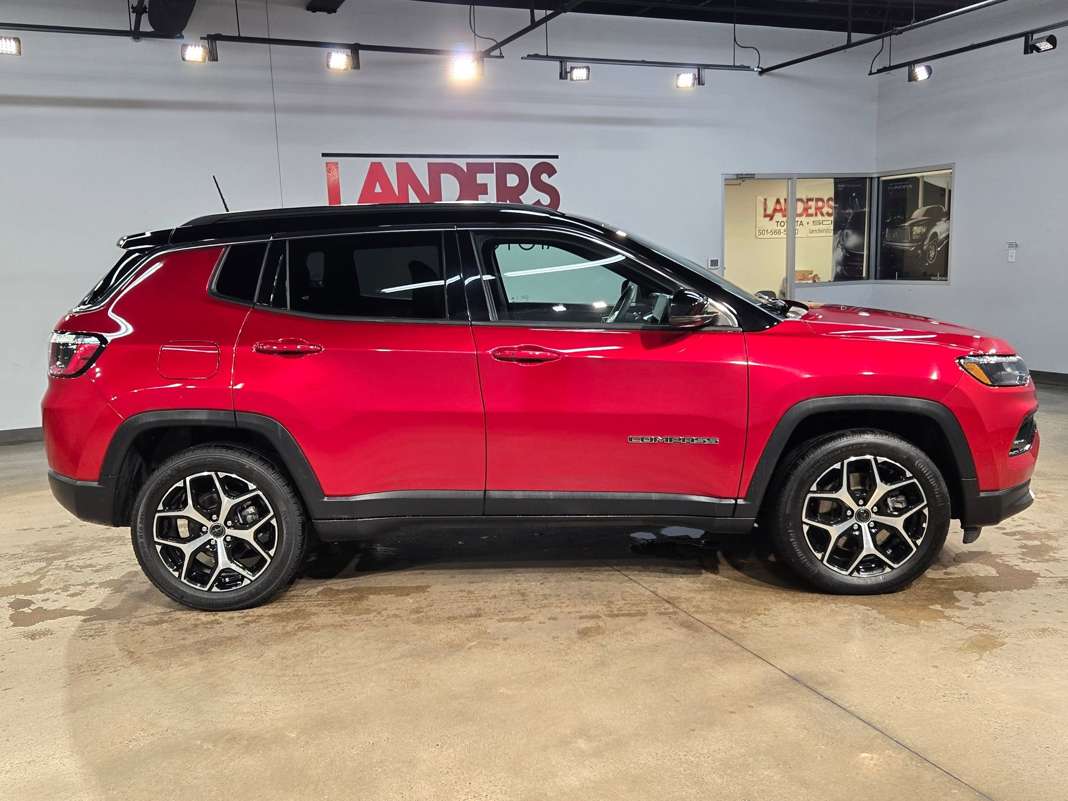 Used 2025 Jeep Compass Limited AWD/4WD image 8
