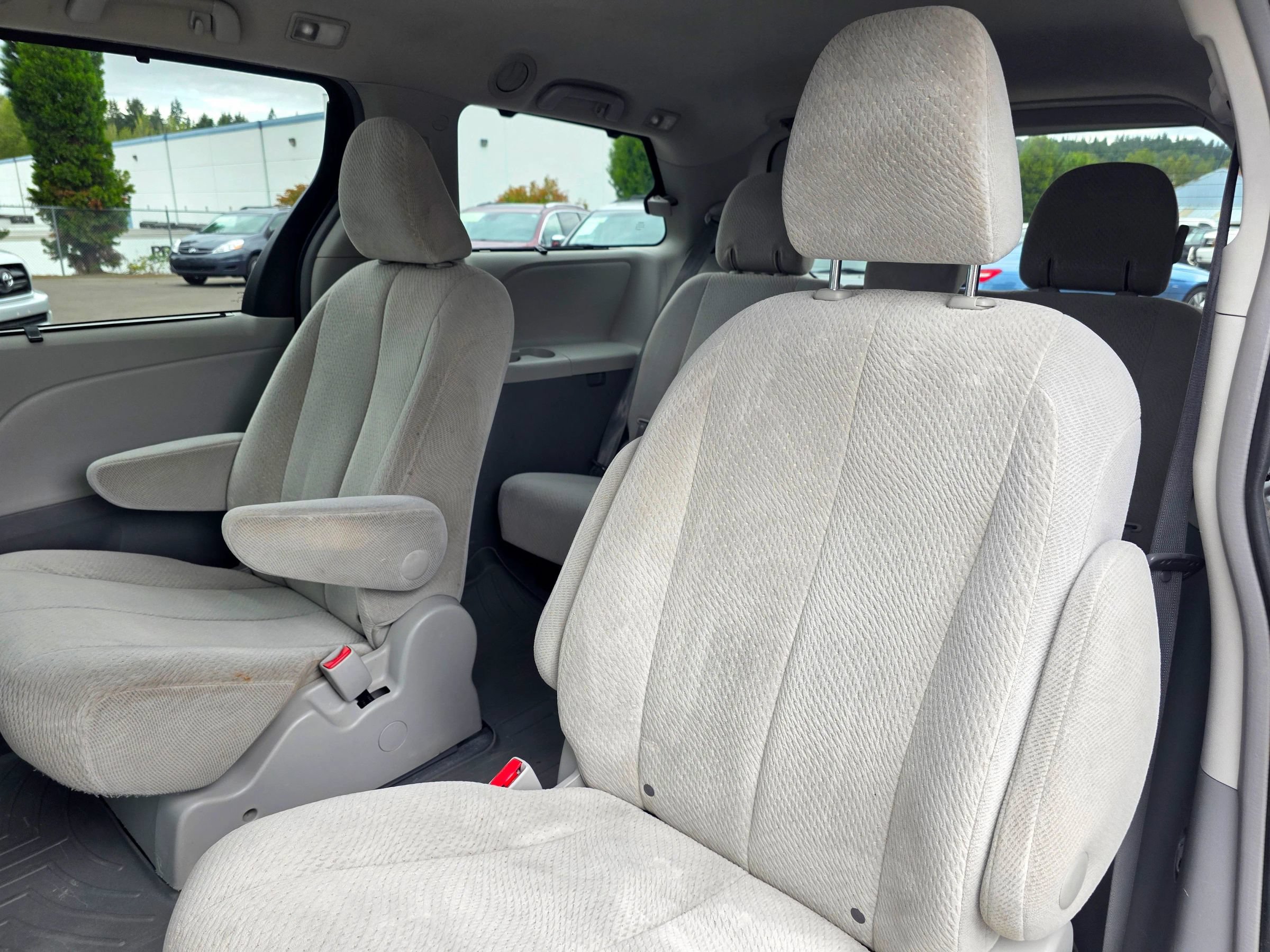 Used 2014 Toyota Sienna LE AWD/4WD image 45