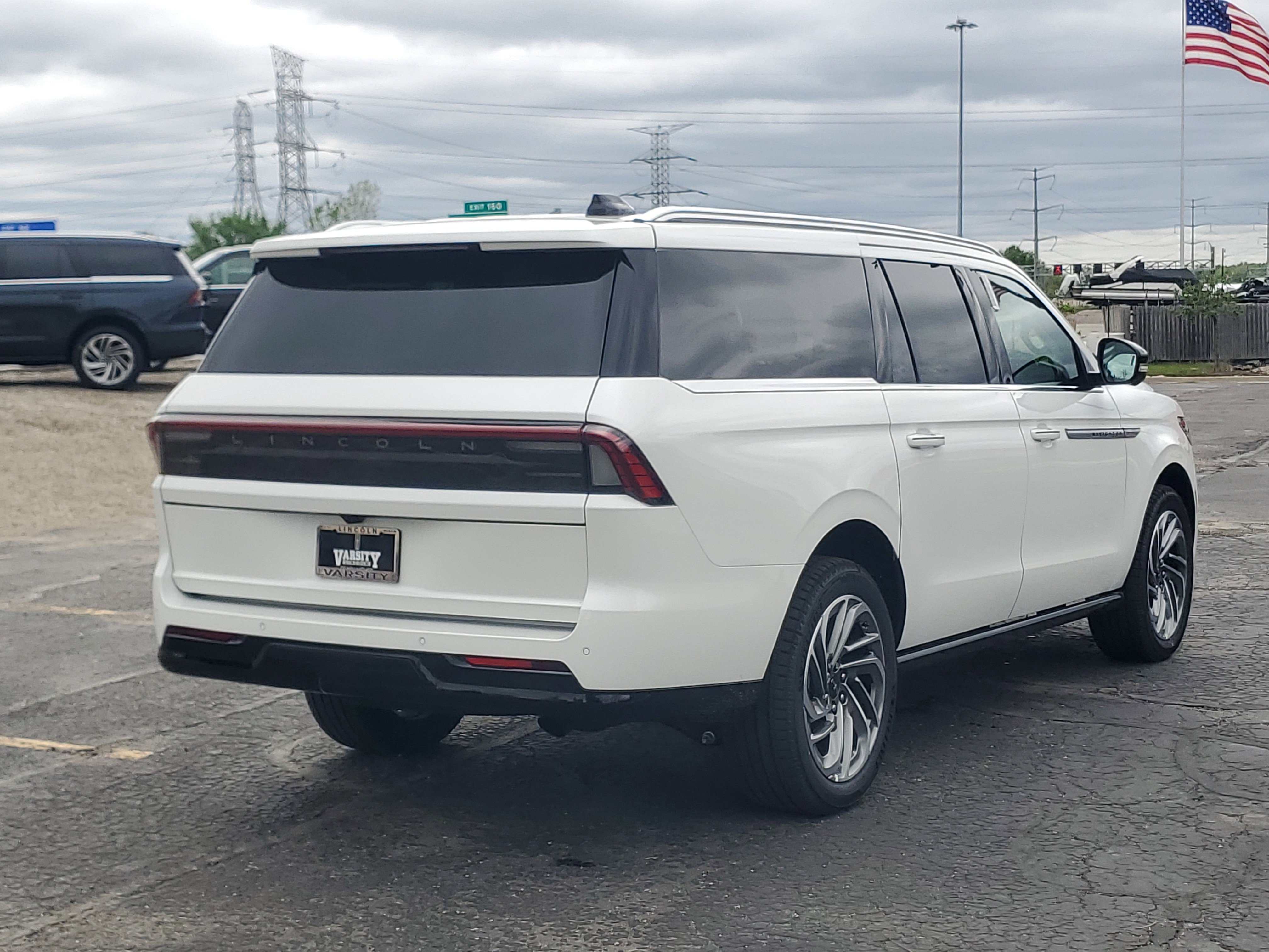 New 2026 Lincoln Navigator L Reserve AWD/4WD image 4