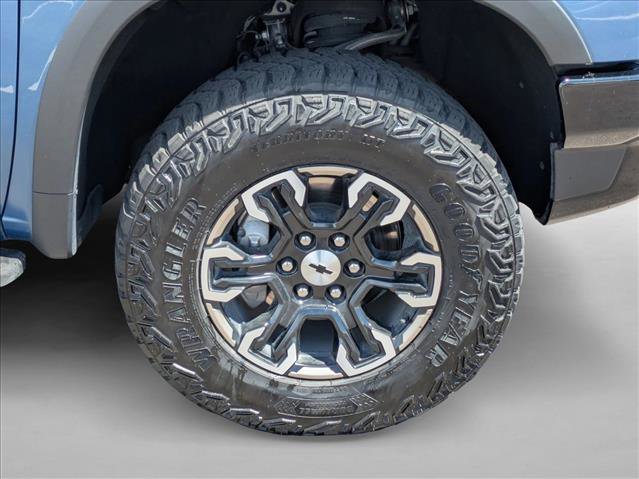Used 2024 Chevrolet Silverado 1500 ZR2 w/ Technology Package AWD/4WD image 24