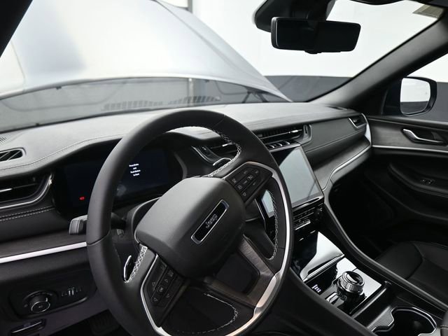 New 2025 Jeep Grand Cherokee Limited w/ Luxury Tech Group II image 44