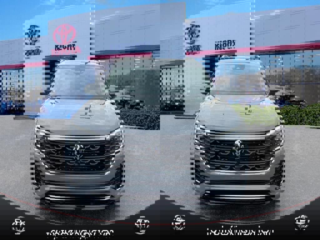 Used 2025 Volkswagen Atlas SEL Premium R-Line image 8