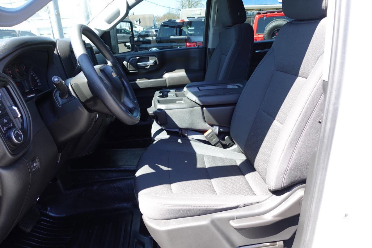 Used 2025 Chevrolet Silverado 2500 W/T AWD/4WD image 19