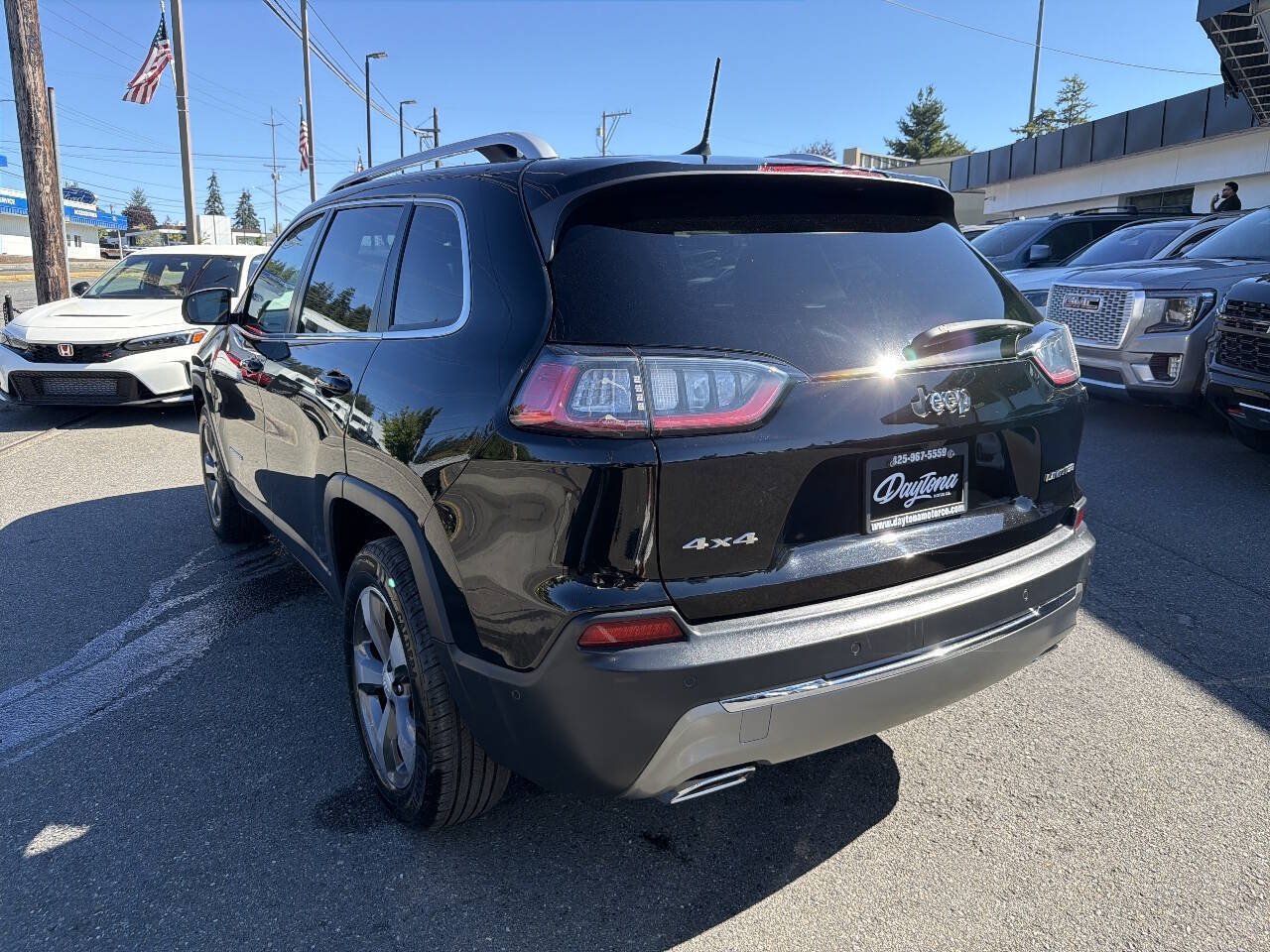 Used 2019 Jeep Cherokee Limited w/ Technology Group AWD/4WD image 4