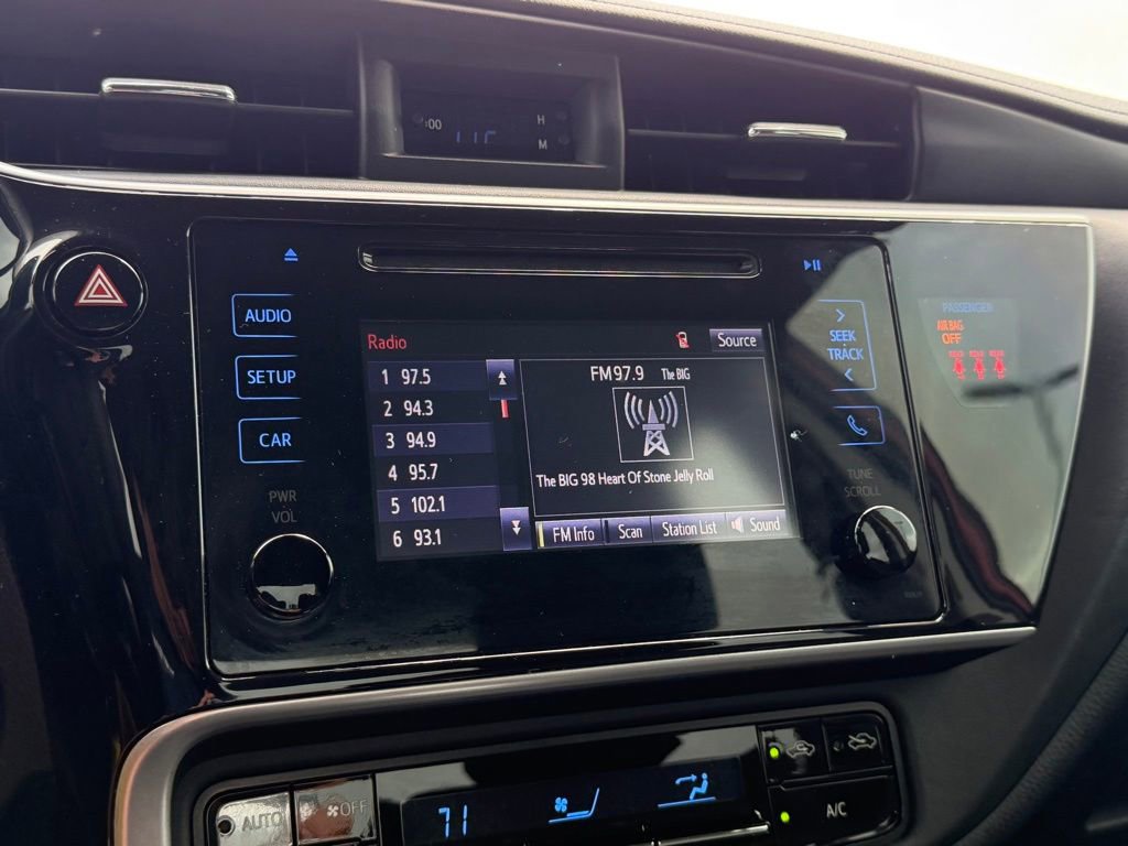 Used 2018 Toyota Corolla LE FWD image 31