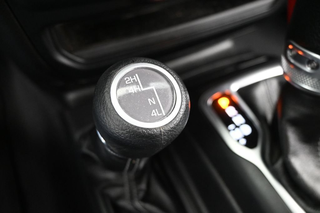 Used 2025 Jeep Gladiator Sport AWD/4WD image 23