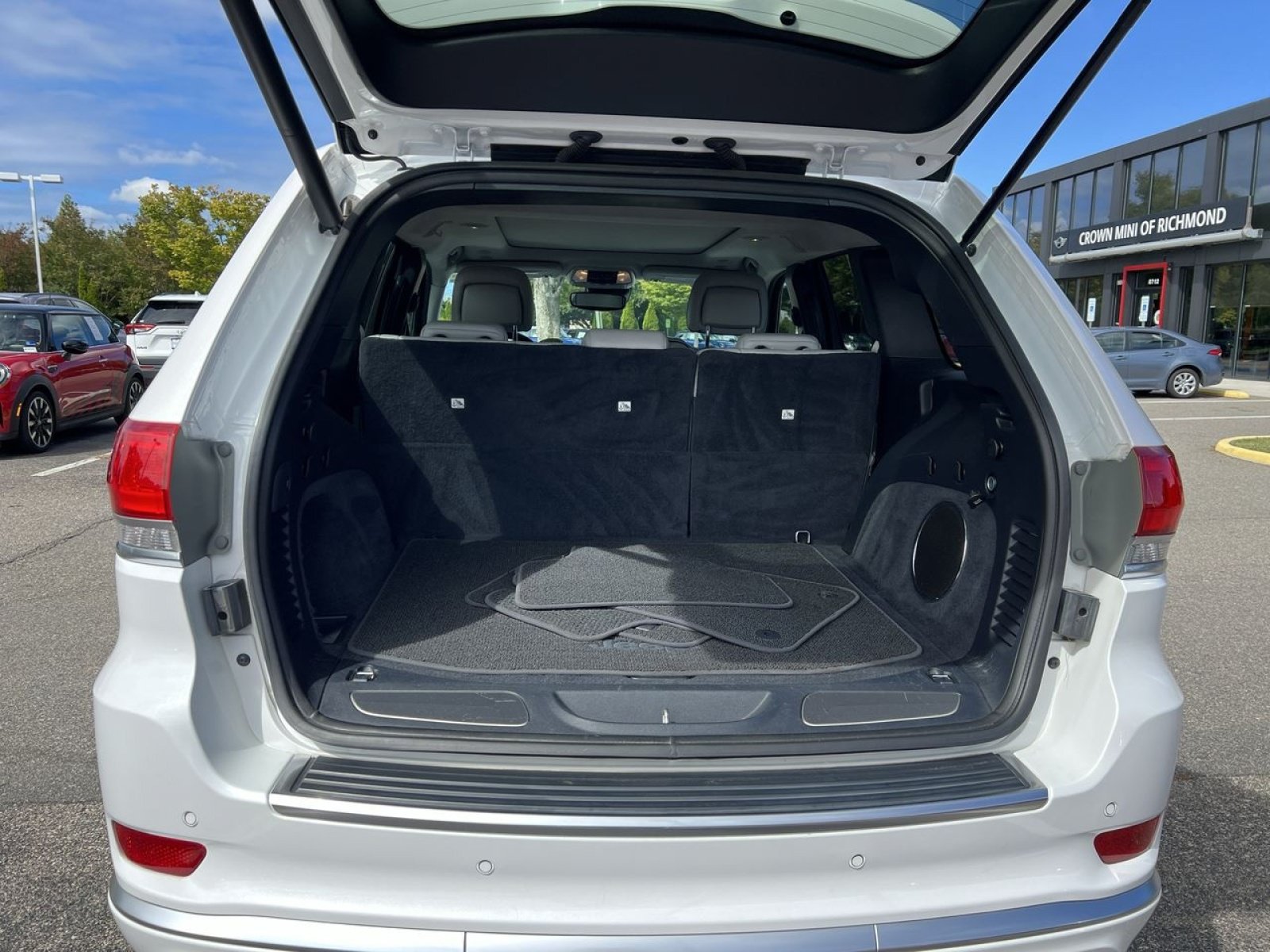 Used 2018 Jeep Grand Cherokee Summit AWD/4WD image 24