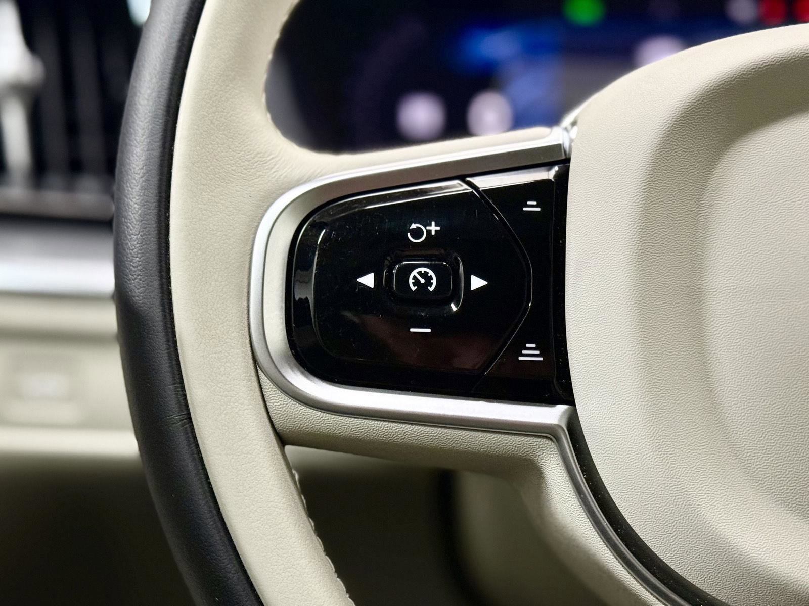 Used 2025 Volvo XC60 B5 Core w/ Climate Package image 16