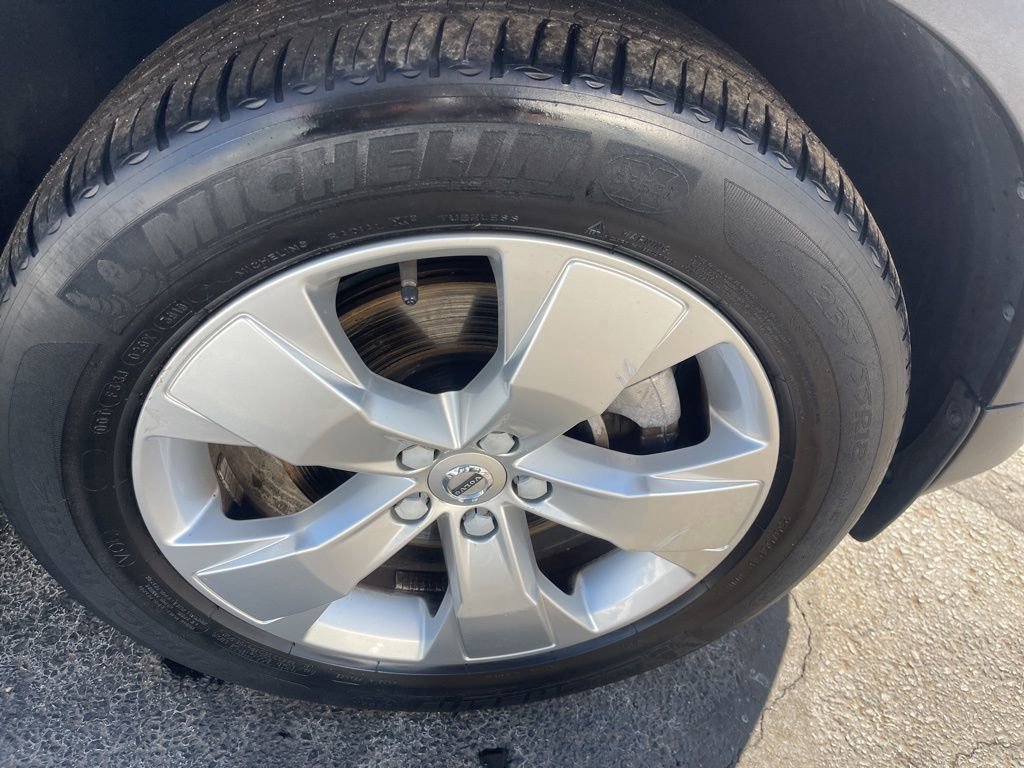 Used 2020 Volvo XC40 T5 Momentum image 30