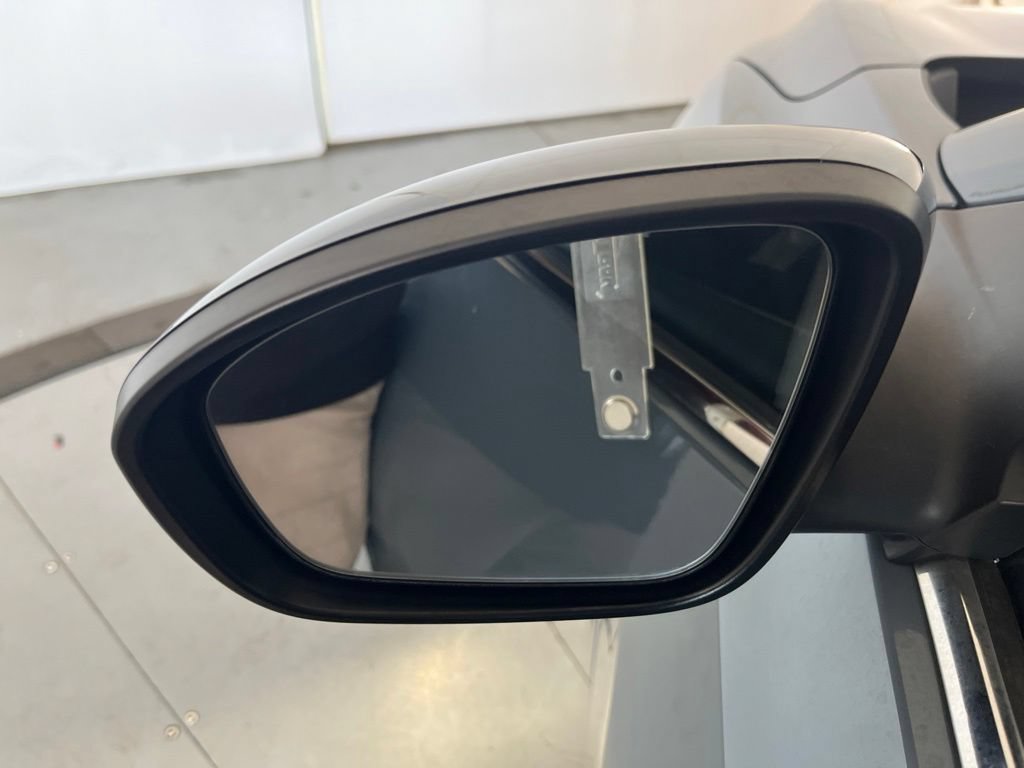 Used 2025 Nissan Sentra SR FWD image 36