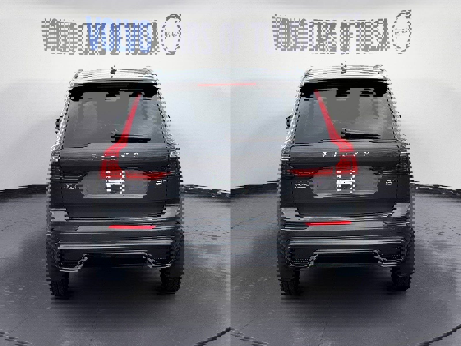 Used 2025 Volvo XC60 B5 Core w/ Climate Package image 4