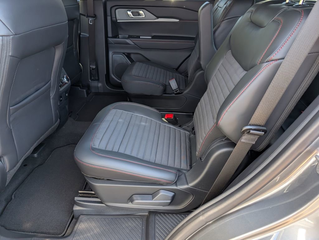 New 2026 Ford Explorer ST-Line w/ ST-Line Street Pack image 7