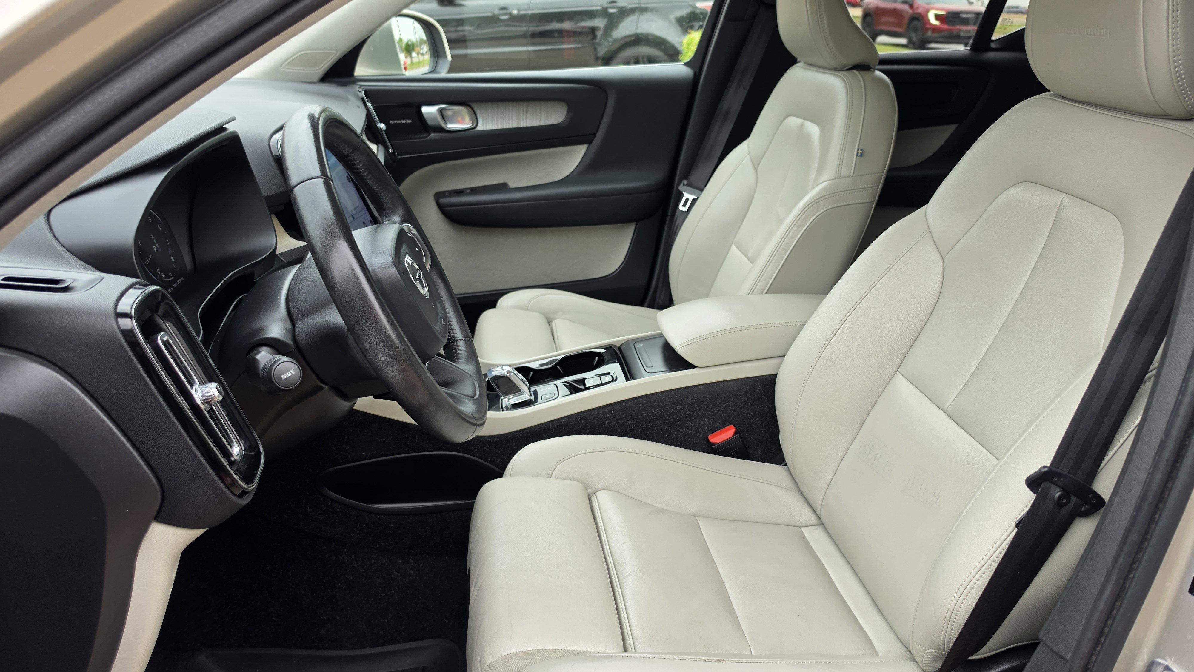 Used 2019 Volvo XC40 T5 Inscription AWD/4WD image 26