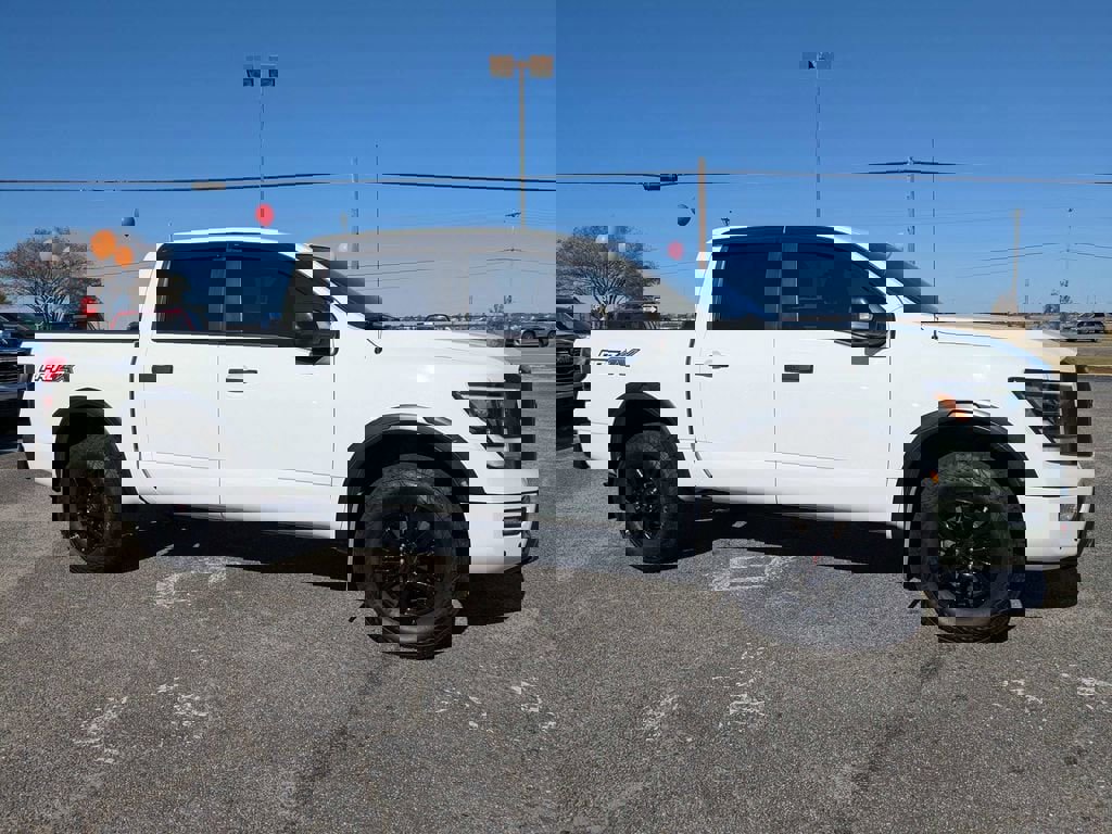 Used 2021 Nissan Titan PRO-4X w/ Pro-4x Convenience Package image 3