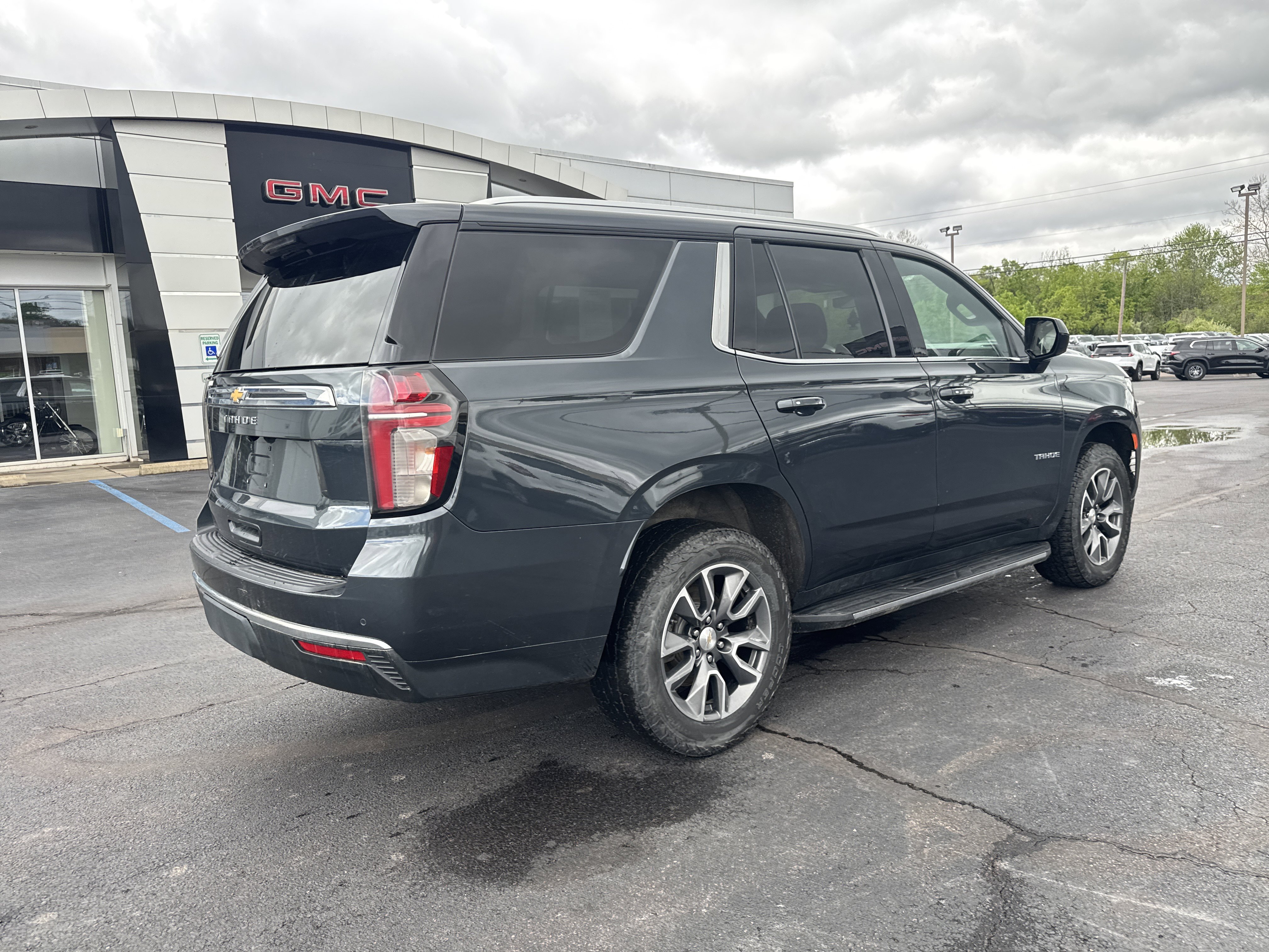 Used 2022 Chevrolet Tahoe LS AWD/4WD image 3
