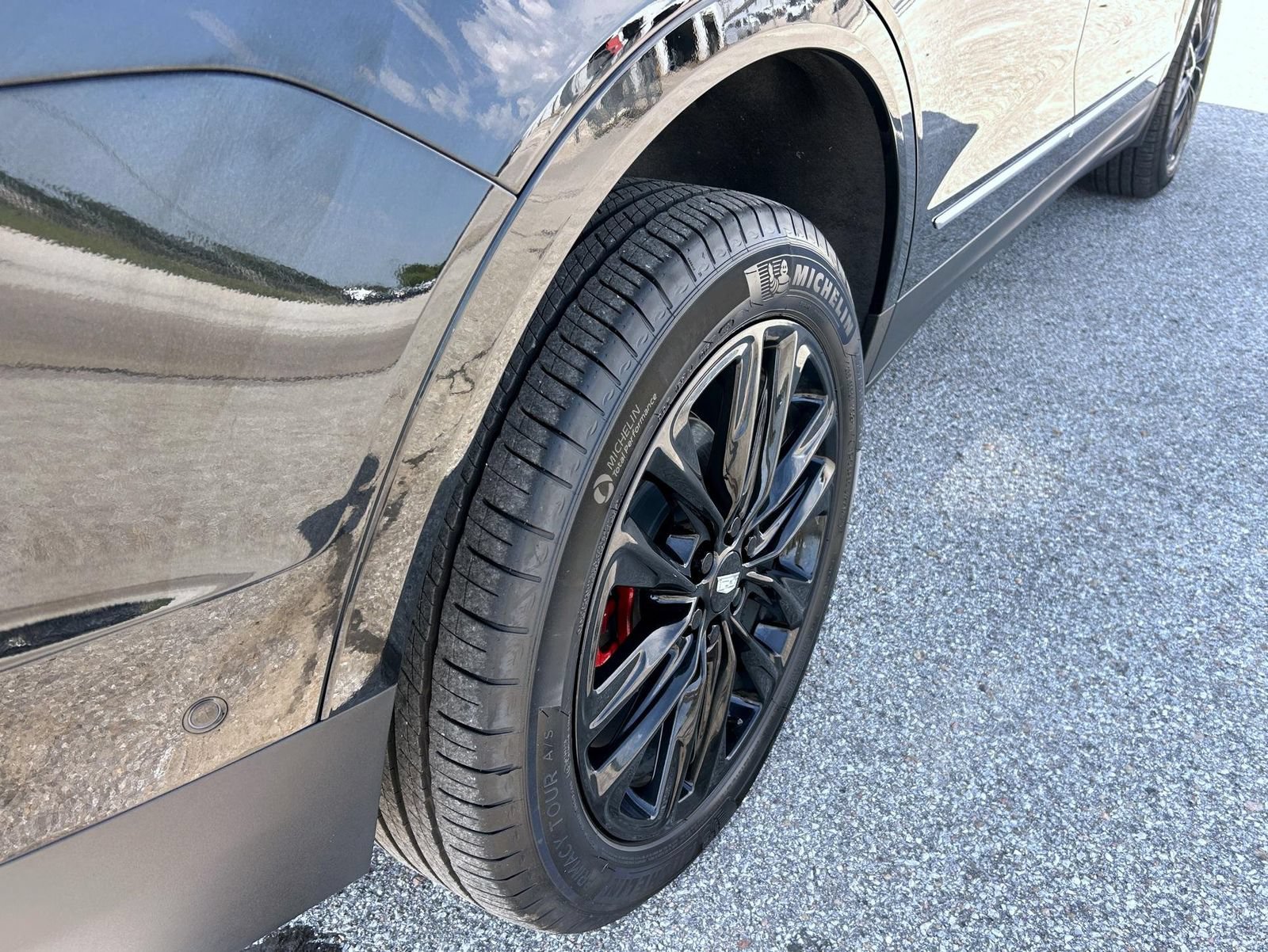 Certified 2024 Cadillac XT5 Sportv w/ Technology Package AWD/4WD image 12